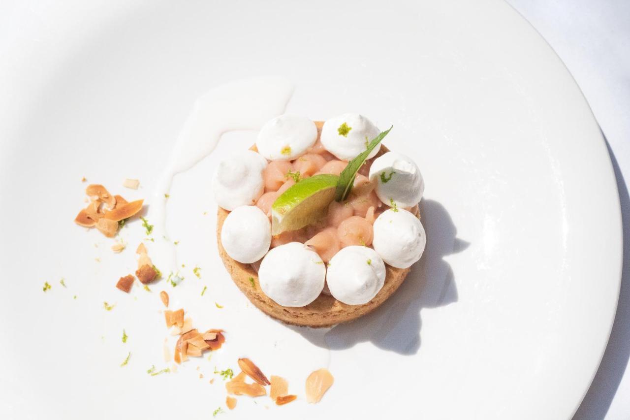 Logis Hotel & Restaurant Du Sauvage La Ferte-Gaucher ภายนอก รูปภาพ