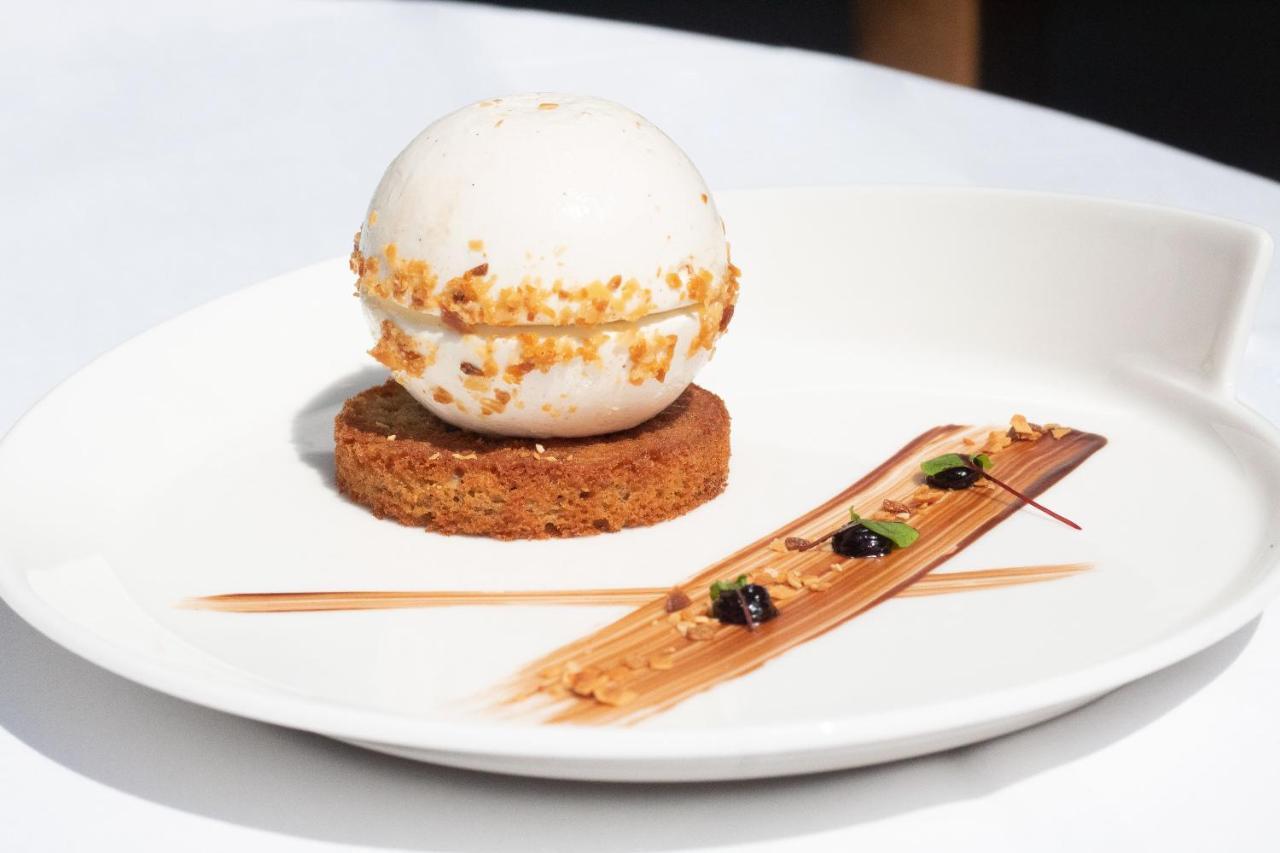 Logis Hotel & Restaurant Du Sauvage La Ferte-Gaucher ภายนอก รูปภาพ