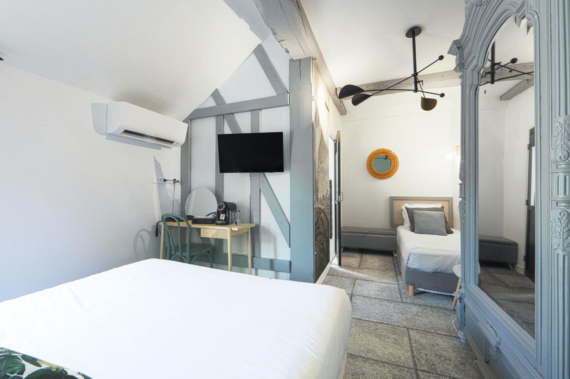 Logis Hotel & Restaurant Du Sauvage La Ferte-Gaucher ห้อง รูปภาพ