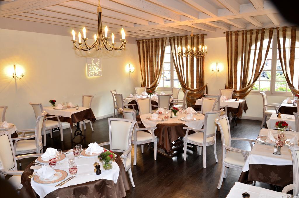 Logis Hotel & Restaurant Du Sauvage La Ferte-Gaucher ภายนอก รูปภาพ